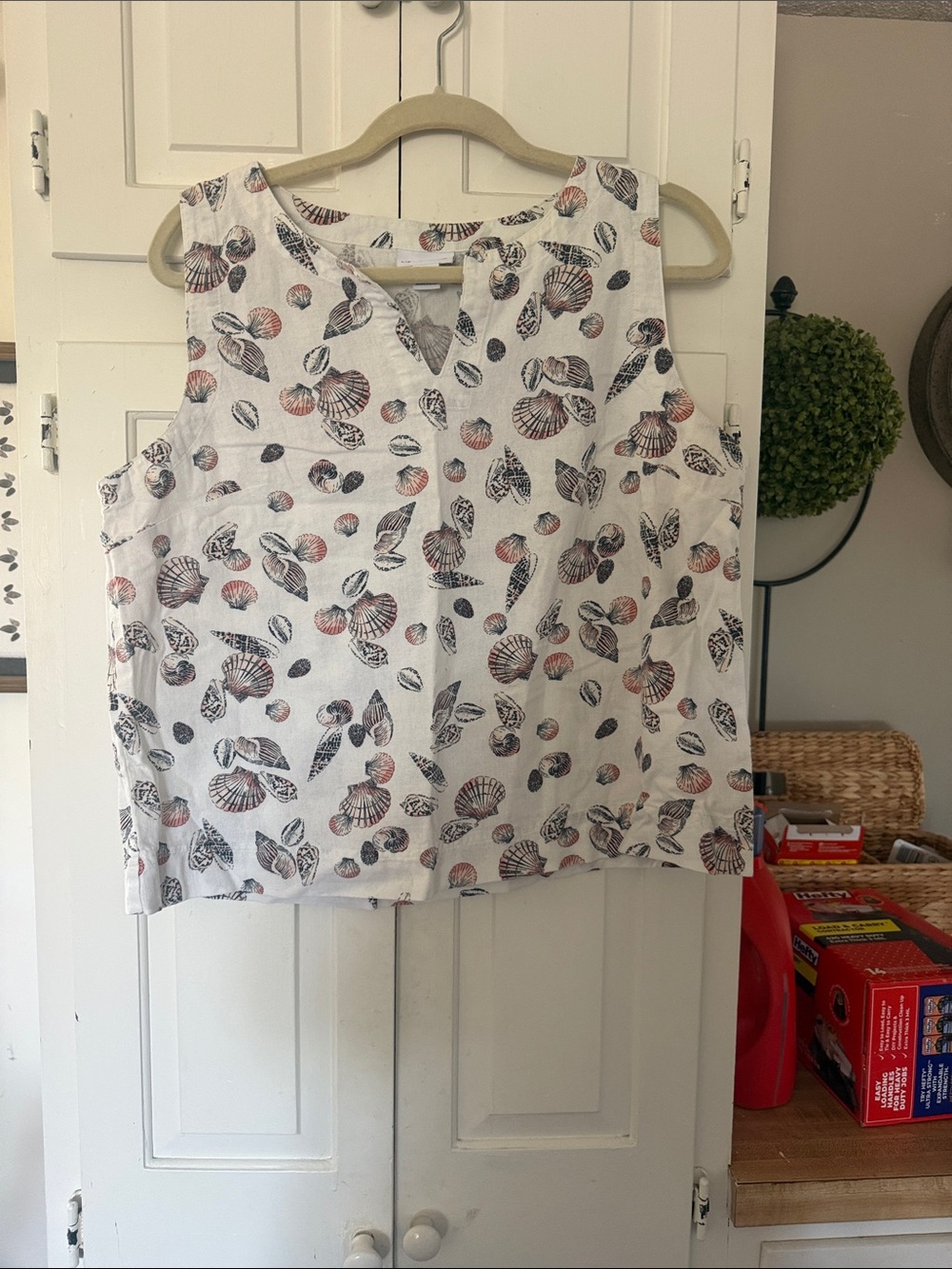 Liz Claiborne White Shell-Print Sleeveless Tank with Coral and Charcoal Details